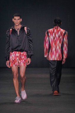 SPFW N55: Rafael Caetano Marka Yürüyüşü. 26 Mayıs 2023, Sao Paulo, Brezilya: SPFW N53 - Rafael Caetano moda gösterisi, SPFW-N55 sırasında, 26 Mayıs Cuma günü Sao Paulo 'da Senac Lapa Faustolo' da düzenlenen bir podyumda). 