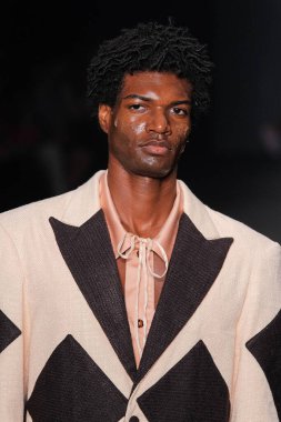 SPFW N55: Rafael Caetano Marka Yürüyüşü. 26 Mayıs 2023, Sao Paulo, Brezilya: SPFW N53 - Rafael Caetano moda gösterisi, SPFW-N55 sırasında, 26 Mayıs Cuma günü Sao Paulo 'da Senac Lapa Faustolo' da düzenlenen bir podyumda). 