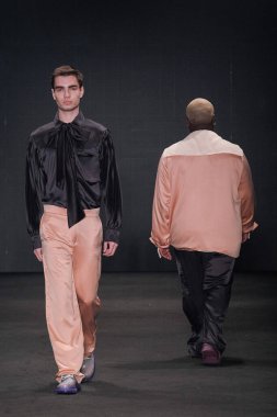 SPFW N55: Rafael Caetano Marka Yürüyüşü. 26 Mayıs 2023, Sao Paulo, Brezilya: SPFW N53 - Rafael Caetano moda gösterisi, SPFW-N55 sırasında, 26 Mayıs Cuma günü Sao Paulo 'da Senac Lapa Faustolo' da düzenlenen bir podyumda). 