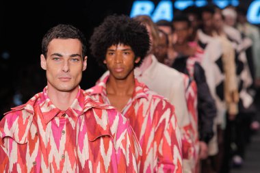 SPFW N55: Rafael Caetano Marka Yürüyüşü. 26 Mayıs 2023, Sao Paulo, Brezilya: SPFW N53 - Rafael Caetano moda gösterisi, SPFW-N55 sırasında, 26 Mayıs Cuma günü Sao Paulo 'da Senac Lapa Faustolo' da düzenlenen bir podyumda). 