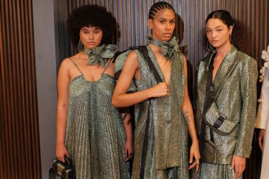 SPFW N55: sahne arkası daire 03. 26 Mayıs 2023, Sao Paulo, Brezilya: Apartamento 03 Kulis, SPFW-N55 sırasında, Sao Paulo 'daki Shopping Iguatemi' de 26 Mayıs Cuma günü düzenlenen podyumda).