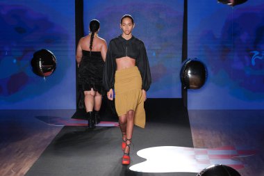 SPFW N55: Mnisis. 26 Mayıs 2023, Sao Paulo, Brezilya: Mnisis moda gösterisi, SPFW-N55 sırasında, Sao Paulo 'daki Alışveriş Iguatemi' de 26 Mayıs Cuma günü düzenlenen bir podyumda)