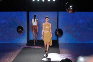 SPFW N55: Mnisis. 26 Mayıs 2023, Sao Paulo, Brezilya: Mnisis moda gösterisi, SPFW-N55 sırasında, Sao Paulo 'daki Alışveriş Iguatemi' de 26 Mayıs Cuma günü düzenlenen bir podyumda)