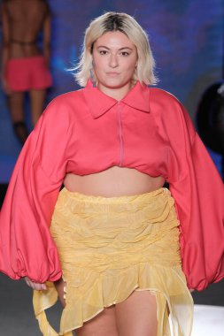 SPFW N55: Mnisis. 26 Mayıs 2023, Sao Paulo, Brezilya: Mnisis moda gösterisi, SPFW-N55 sırasında, Sao Paulo 'daki Alışveriş Iguatemi' de 26 Mayıs Cuma günü düzenlenen bir podyumda)
