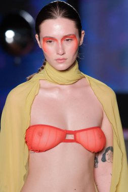 SPFW N55: Mnisis. 26 Mayıs 2023, Sao Paulo, Brezilya: Mnisis moda gösterisi, SPFW-N55 sırasında, Sao Paulo 'daki Alışveriş Iguatemi' de 26 Mayıs Cuma günü düzenlenen bir podyumda)