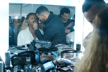 SPFW N55: Dendezeiro Kulis. 26 Mayıs 2023, Sao Paulo, Brezilya: SPFW N55 2023, Mooca Park, Sao Paulo 'nun doğusundaki Komplexo Tempo' da Dendezeiro markasının sahne arkası.). 