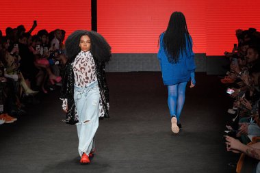 SPFW N55: öncü geçit töreni. 26 Mayıs 2023, Sao Paulo, Brezilya: SPFW N55 2023, 26 Cuma günü Mooca Parkı 'ndaki Komplexo Tempo' da düzenlenen Led markası geçit töreni.).
