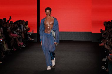 SPFW N55: öncü geçit töreni. 26 Mayıs 2023, Sao Paulo, Brezilya: SPFW N55 2023, 26 Cuma günü Mooca Parkı 'ndaki Komplexo Tempo' da düzenlenen Led markası geçit töreni.).