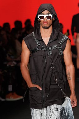 SPFW N55: öncü geçit töreni. 26 Mayıs 2023, Sao Paulo, Brezilya: SPFW N55 2023, 26 Cuma günü Mooca Parkı 'ndaki Komplexo Tempo' da düzenlenen Led markası geçit töreni.).