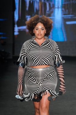 SPFW N55 : The Paradise Parade. 26 Mayıs 2023, Sao Paulo, Brezilya: SPFW N55 2023, Cuma günü Sao Paulo 'nun doğusundaki Mooca Park' ta The Paradise geçit törenini gösteriyor.).