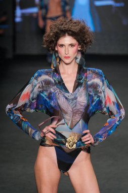 SPFW N55 : The Paradise Parade. 26 Mayıs 2023, Sao Paulo, Brezilya: SPFW N55 2023, Cuma günü Sao Paulo 'nun doğusundaki Mooca Park' ta The Paradise geçit törenini gösteriyor.).