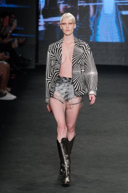 (SPFW N55: The Paradise Parade. 26 Mayıs 2023, Sao Paulo, Brezilya: SPFW N55 2023 The Paradise Parade of Led markası, Mooca Park, Sao Paulo 'nun doğusundaki Komplexo Tempo' da 26 Mayıs Cuma günü. Fotoğraf: Rodrigo Moraes / Thenews2 (Fotoğraf: Rodrigo Moraes / Thenews2 / De