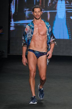 SPFW N55: The Paradise Brand Parade. 27 Mayıs 2023, Sao Paulo, Brezilya: SPFW N53 The Paradise defilesi, SPFW-N55 sırasında, 27 Cumartesi günü Sao Paulo 'da Senac Lapa Faustolo' da bir podyumda). 