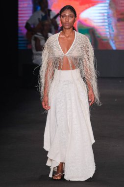 SPFW N55: Marcio Duarte Brand Parade. 27 Mayıs 2023, Sao Paulo, Brezilya: SPFW N53 Marcio Duarte moda gösterisi, SPFW-N55 sırasında, 27 Cumartesi günü Sao Paulo 'da Senac Lapa Faustolo' da bir podyumda). 