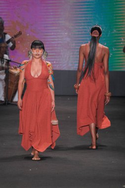 SPFW N55: Marcio Duarte Brand Parade. 27 Mayıs 2023, Sao Paulo, Brezilya: SPFW N53 Marcio Duarte moda gösterisi, SPFW-N55 sırasında, 27 Cumartesi günü Sao Paulo 'da Senac Lapa Faustolo' da bir podyumda). 