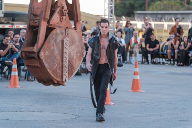 SPFW N55: Forca Stüdyo Geçidi. 27 Mayıs 2023, Sao Paulo, Brezilya: Forca Studio defilesi, SPFW-N55 sırasında, Sao Paulo 'nun doğu tarafındaki Setefer Çelik Ürünleri dağıtımcısında 27 Mayıs Cumartesi günü kuruldu.).