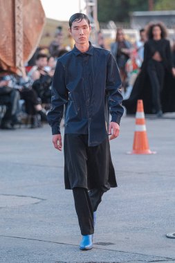 SPFW N55: Forca Stüdyo Geçidi. 27 Mayıs 2023, Sao Paulo, Brezilya: Forca Studio defilesi, SPFW-N55 sırasında, Sao Paulo 'nun doğu tarafındaki Setefer Çelik Ürünleri dağıtımcısında 27 Mayıs Cumartesi günü kuruldu.).
