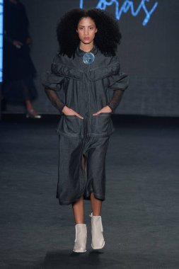 SPFW N55: Thear Parade. 27 Mayıs 2023, Sao Paulo, Brezilya: SPFW N55 2023 Sao Paulo 'nun doğusundaki Mooca Park' taki Komplexo Tempo 'da düzenlenen Thear geçit törenini gösteriyor.). 