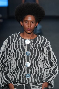 SPFW N55: Thear Parade. 27 Mayıs 2023, Sao Paulo, Brezilya: SPFW N55 2023 Sao Paulo 'nun doğusundaki Mooca Park' taki Komplexo Tempo 'da düzenlenen Thear geçit törenini gösteriyor.). 