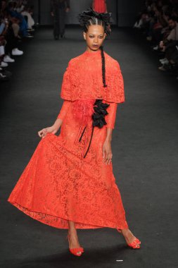 SPFW N55: Santa Resistencia Parade. 27 Mayıs 2023, Sao Paulo, Brezilya: SPFW N55 2023, Cumartesi günü Sao Paulo 'nun doğusundaki Mooca Park' taki Komplexo Tempo 'da Santa Resistencia geçit törenini gösteriyor.).