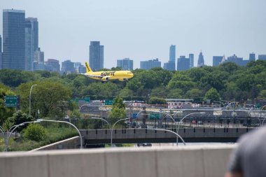 Anma Günü 2023 La Guardia Havaalanı 'nda. 27 Mayıs 2023, New York, ABD: Anma Günü, ABD Silahlı Kuvvetleri 'nde görev yaparken ölen ABD askeri personelini onurlandırmak ve yas tutmak için düzenlenen federal bayramdır.