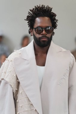 SPFW N55: Fernanda Yamamoto Geçidi. 27 Mayıs 2023, Sao Paulo, Brezilya: SPFW N55 2023 Fernanda Yamamoto moda gösterisi, SPFW-N55 sırasında, Sao Paulo şehir merkezindeki Virginia Binası 'nda 28 Pazar günü düzenlenen bir podyumda).