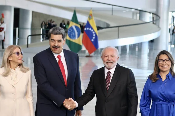 ルーラはブラジリアのベネズエラ大統領マドゥロを受け取る 2023年5月29日ブラジル連邦管区ブラジリア ブラジル大統領ルイス イナシオ ルーラ シルバがベネズエラ ボリバル共和国の大統領に就任ニコラス マドゥロ — ストック写真