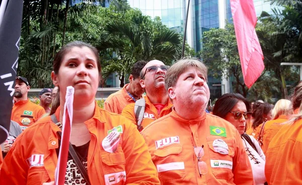 Petrobras的员工和油轮展示 2023年5月30日巴西里约热内卢 5月30日星期二 30日 巴西石油公司的员工和石油工人在该公司位于里约热内卢市中心的总部前举行示威 — 图库照片