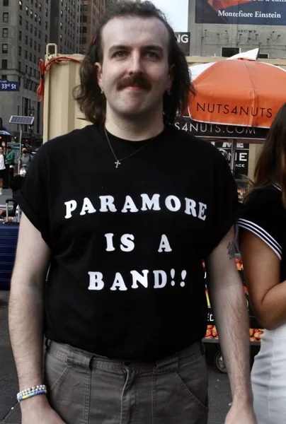 Lång Fans Att Paramore Utför Live Madison Square Garden Nyc — Stockfoto