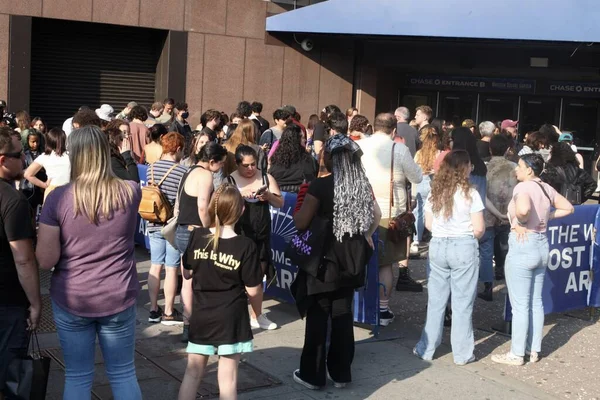 Long Queue Fans See Paramore Performs Live Madison Square Garden — Stock Photo, Image