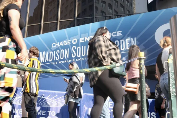 Long Queue Fans See Paramore Performs Live Madison Square Garden — Stock Photo, Image