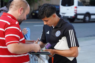 NYCFC oyuncularının gelişi 2023 MLS Normal Sezonu. 31 Mayıs 2023, New York, ABD: NYCFC oyuncularının New York City FC ile Cincinnati arasında oynanan ve Yankee Stadyumu 'nda düzenlenen Major League Soccer (MLS) Doğu Konferansı için geçerli olan futbol karşılaşmasına katılmaları