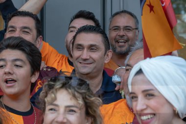 Galatasaray taraftarları New York 'ta 23. Türk ligi rekorunu kutluyorlar. 31 Mayıs 2023, New York, New York, ABD: Reyhan zgur (C), New York Türk Başkonsolosu, taraftarlarıyla Galatasaray 'ın 23.