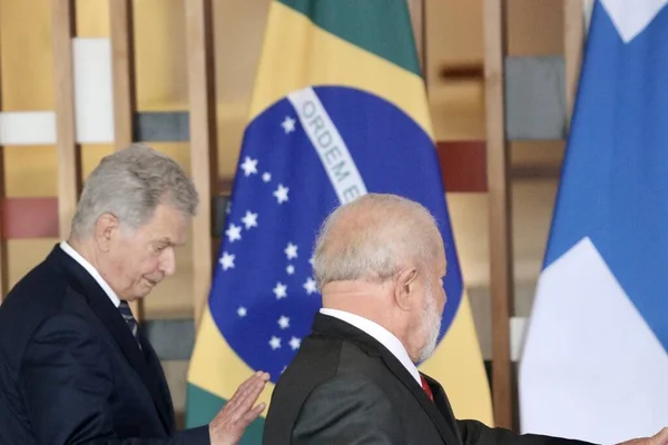 ルーラはフィンランドの大統領 サウリ ニーニストを受け取る 2023年6月1日 ブラジル連邦管区ブラジリア ブラジルのルイス イナシオ ルーラ シルヴァ大統領は 会議のためのフィンランド — ストック写真