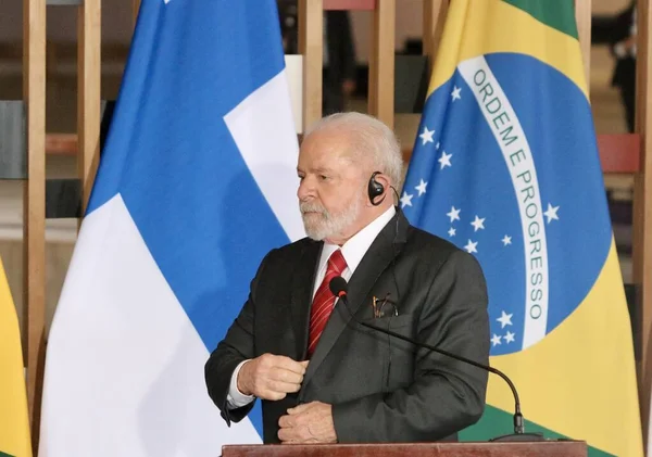 与卢拉和索利 尼的新闻发布会 2023年6月1日 巴西利亚 巴西联邦区 与巴西总统路易斯 伊纳西奥 达席尔瓦和芬兰总统索里 尼龙于星期四 2001年 — 图库照片