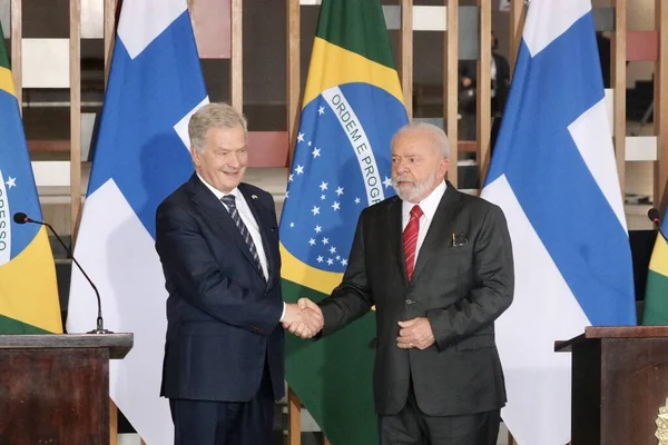 与卢拉和索利 尼的新闻发布会 2023年6月1日 巴西利亚 巴西联邦区 与巴西总统路易斯 伊纳西奥 达席尔瓦和芬兰总统索里 尼龙于星期四 2001年 — 图库照片