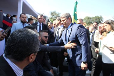 Sao Paulo 'daki Askeri Polis Akademisi' nde seremoni. 02 Ağustos 2023 Sao Paulo, Brezilya: Sao Paulo 'nun eski başkanı Jair Bolsonaro ile birlikte Sao Paulo de Freitas Valisi ve Sao Paulo Ricardo Nunes Belediye Başkanı