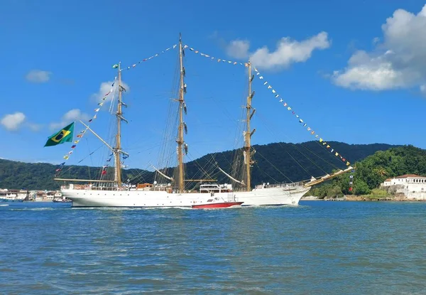 Żaglówka Brazylijskiej Marynarki Opuszcza Port Santos Czerwca 2023 Santos Sao — Zdjęcie stockowe