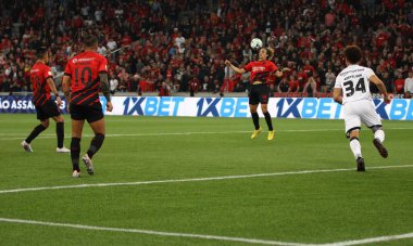 Botafogo ile Athletico PR arasındaki Brezilya şampiyonluk maçı. Haziran 06, 2023. Curitiba, Parana, Brezilya: Athletico PR ile Botafogo arasındaki maç, Brezilya Şampiyonası 'nın dokuzuncu turu için Cumartesi günü Arena da Baixada' da geçerli.). 