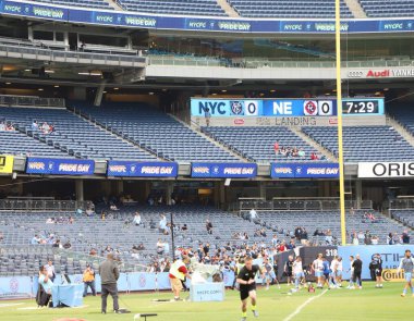 2023 MLS Normal Sezonu: New York City FC, New England Revolution 'a karşı. 3 Haziran 2023, New York, ABD: Stadyum gurur gününü kutluyor. New York City FC ve New England Revolution arasındaki futbol maçı, Major League Soccer (MLS) 