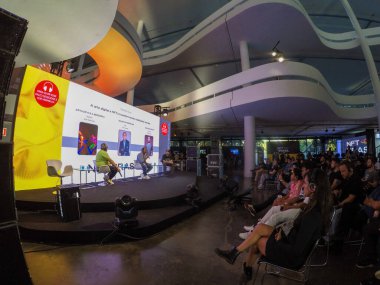 NFT Brasil Dijital Sanat ve Sosyal Gerçeklik. 4 Haziran 2023, Sao Paulo, Brezilya: G10 Favelas 'tan Bob Burniquist, Gilson Rodrigues ve Arthur H A' nın katılımıyla NFT 'li markalar, topluluklar ve kulüpler için fırsatlar paneli