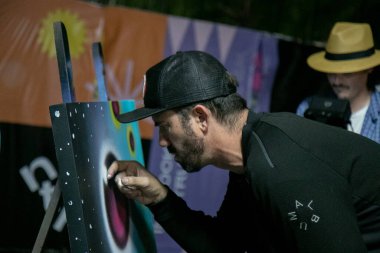 NFT Brezilya Graffiti Müzayedesi. 4 Haziran 2023, Sao Paulo, Brezilya: Kaykaycı ve Skate Cuida Enstitüsü 'nün kurucusu Bob Burniquist, Sao Paulo' daki Ibirapuera Park Bienali 'nde düzenlenen NFT Brasil' de grafiti sanatı yarattı ve açık artırmayla sattı..