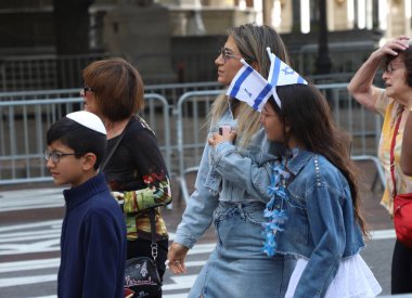 75 'inci İsrail Geçit Töreni' ni Protestoyla İncelemek. 4 Haziran 2023, New York, ABD: Yahudiler New York 'ta 57. ve 74. caddeler arasında İsrail' in 75 yıllık varlığını kutluyorlar. .