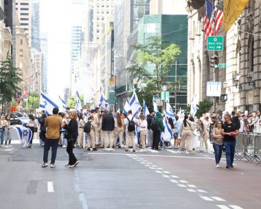 75 'inci İsrail Geçit Töreni' ni Protestoyla İncelemek. 4 Haziran 2023, New York, ABD: Yahudiler New York 'ta 57. ve 74. caddeler arasında İsrail' in 75 yıllık varlığını kutluyorlar. .