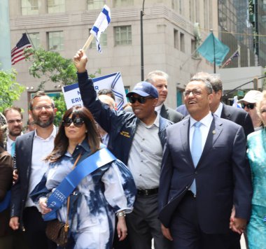 Eric Adams, 75. İsrail Geçit Töreni 'nde Umut' u Gözden Geçirmek 'i izledi. 4 Haziran 2023, New York, ABD: Yahudiler New York 'ta 57. ve 74. caddeler arasında İsrail' in 75 yıllık varlığını kutluyorlar. 