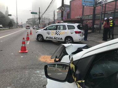 Sao Paulo 'da bir kaza. Haziran 04, 2023, Sao Paulo, Brezilya: Bir Corsa marka araba yüksek hızda bir Fox aracı tarafından kapalı bir farda şiddetle çarpıldı. Francisco Morato yüksekliği 5300. Üç yaralı ve bir ölü bıraktı.