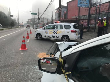 Sao Paulo 'da bir kaza. Haziran 04, 2023, Sao Paulo, Brezilya: Bir Corsa marka araba yüksek hızda bir Fox aracı tarafından kapalı bir farda şiddetle çarpıldı. Francisco Morato yüksekliği 5300. Üç yaralı ve bir ölü bıraktı.