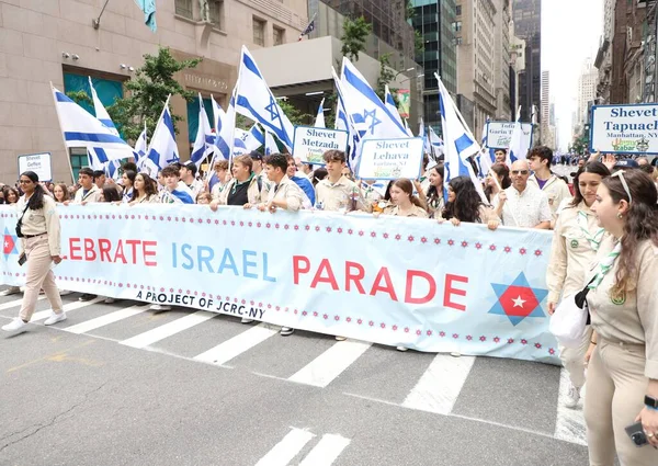 庆祝以色列第75次游行 用抗议来回顾希望 2023年6月4日 美国纽约 犹太人在纽约第五大街57街和74街之间庆祝以色列建国75周年 — 图库照片