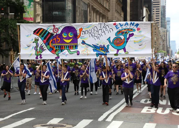 第75回イスラエルパレードを祝う 抗議と希望を確認する 2023年6月4日米国ニューヨーク ユダヤ人はニューヨーク5番街の57丁目から74丁目の間に75年のイスラエル人の存在を祝っている — ストック写真