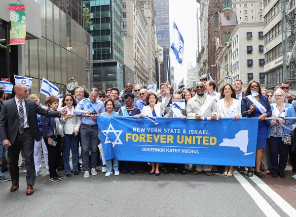 New York Governor Kathy Hochul Celebrate 75Th Israel Parade Reviewing — Stock Photo, Image